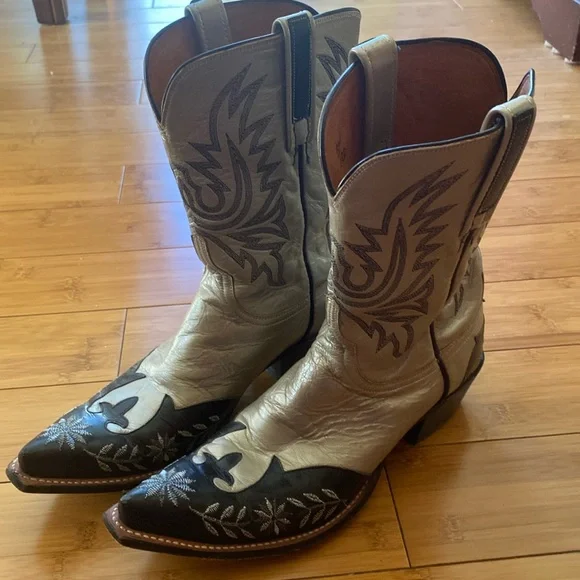 Stunning Lucchese Diva boots - Picture 2 of 16